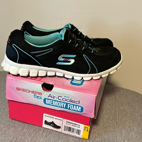 Skechers Flex with Air-Cooled Memory Foam - Picture 1 of 6